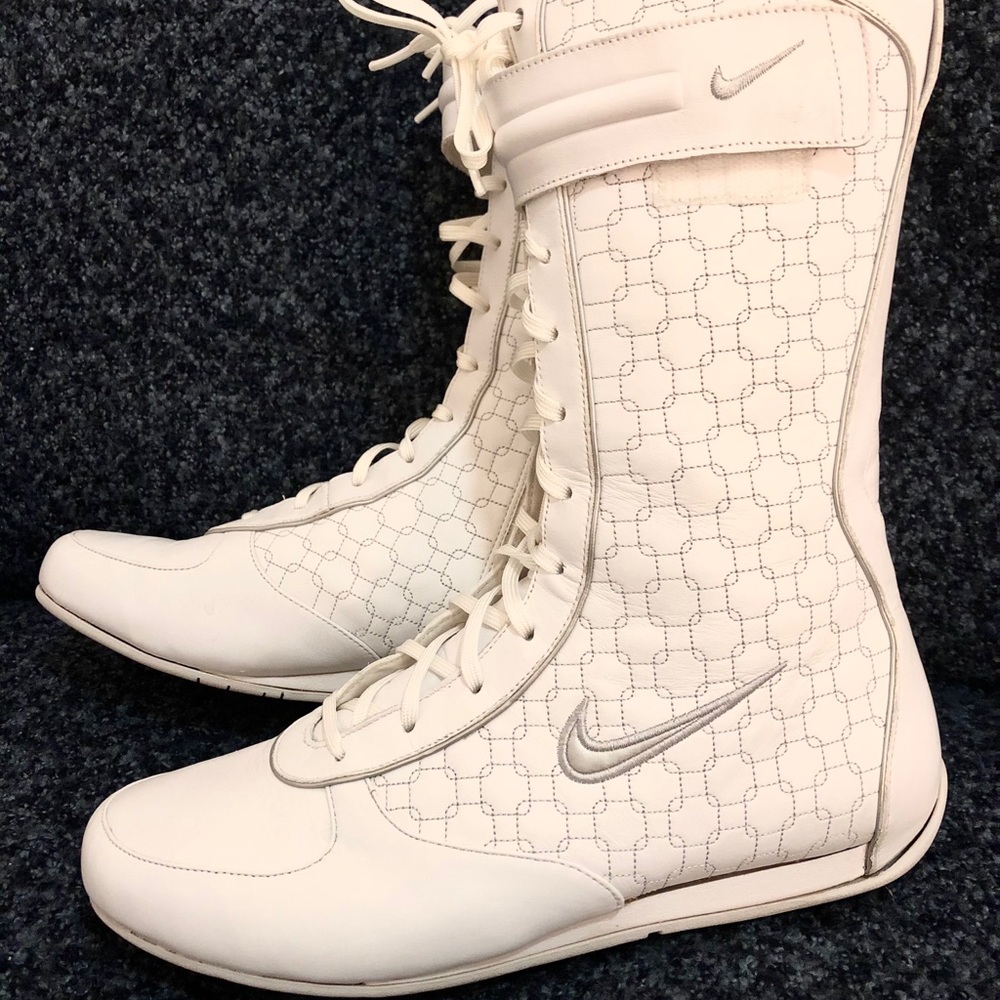NIKE Sneaker High Boots. White. Size 10